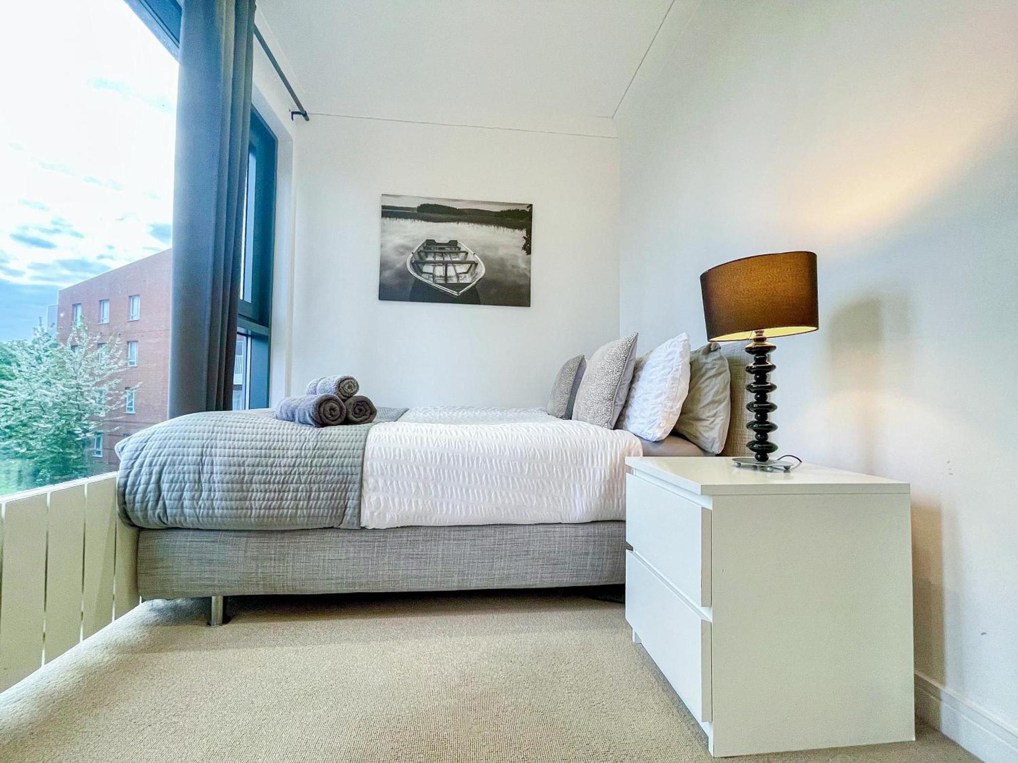 Apartment Sleek 3-bedroom Flat With Lift & Wi-fi In Southwark, Borough Near The Shard