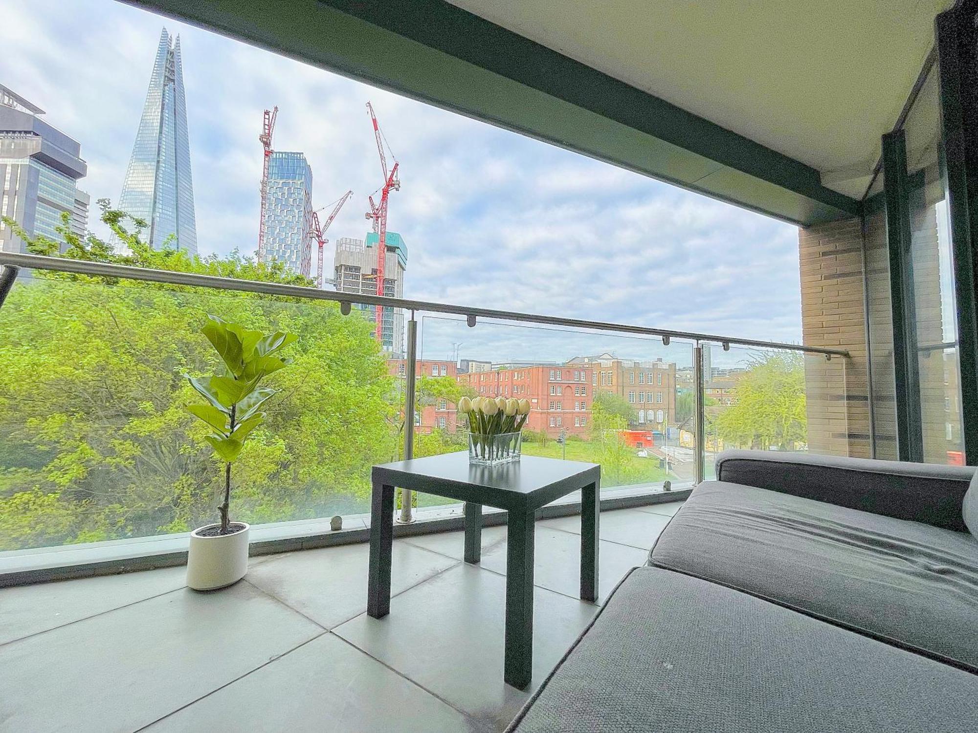 Sleek 3-bedroom Flat With Lift & Wi-fi In Southwark, Borough Near The Shard