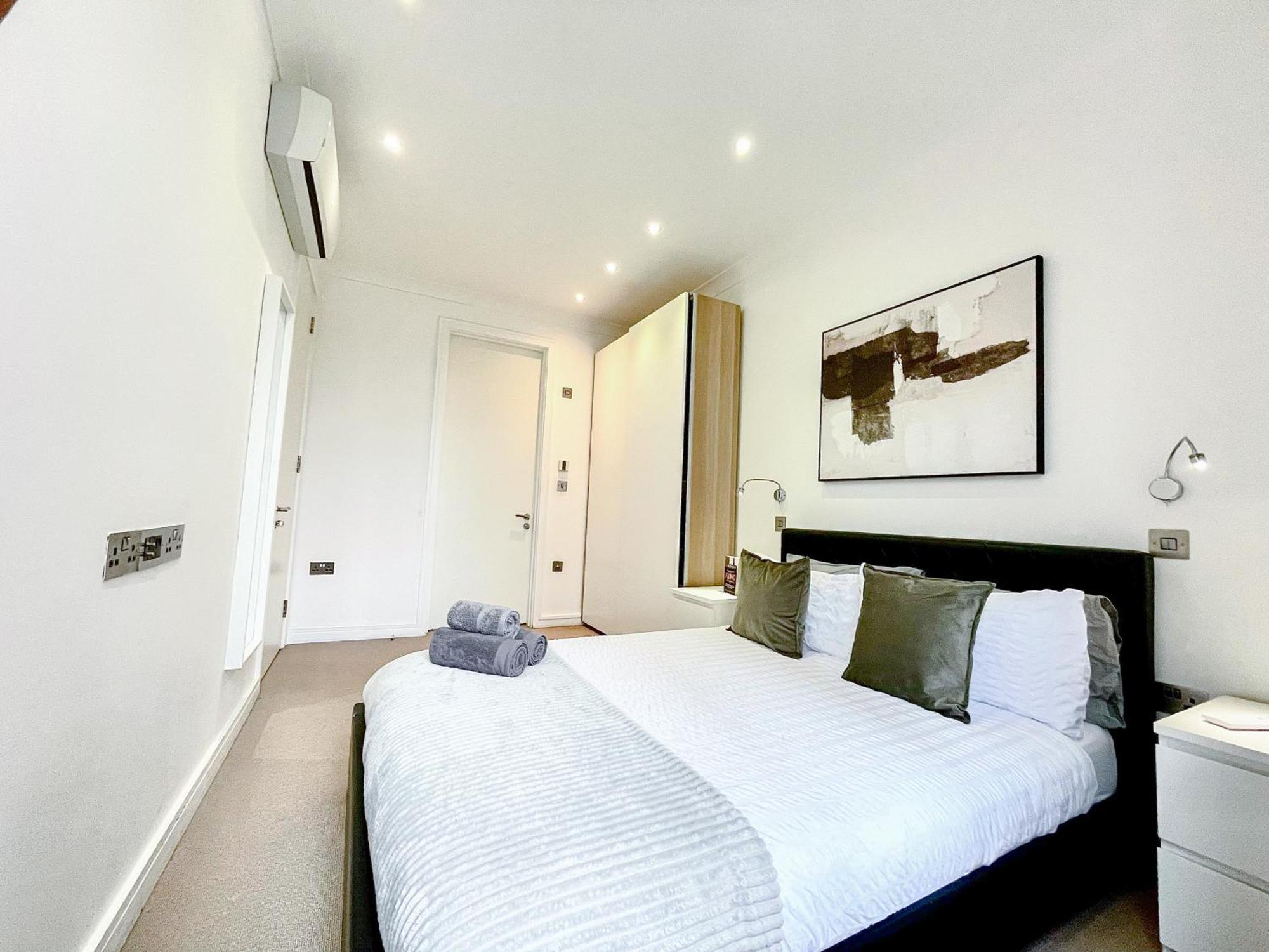 Sleek 3-bedroom Flat With Lift & Wi-fi In Southwark, Borough Near The Shard *