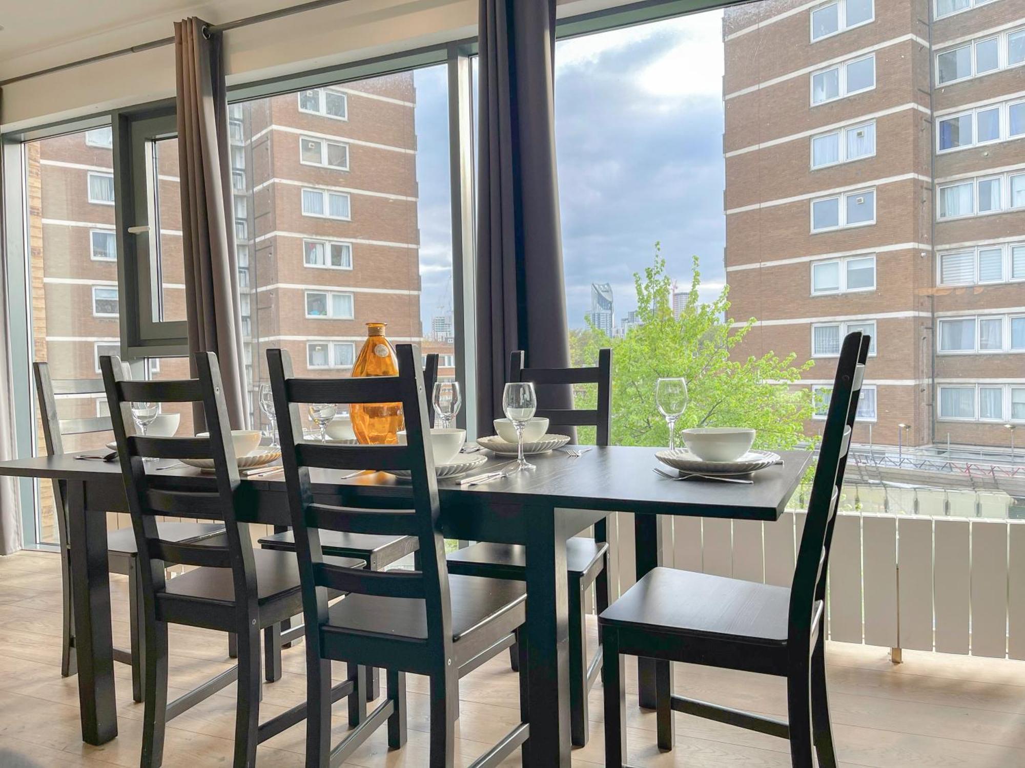 Sleek 3-bedroom Flat With Lift & Wi-fi In Southwark, Borough Near The Shard *