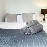 Sleek 3-Bedroom Flat With Lift & Wi-Fi In Southwark, Borough Near The Shard