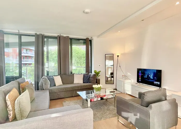 Sleek 3-Bedroom Flat With Lift & Wi-Fi In Southwark, Borough Near The Shard