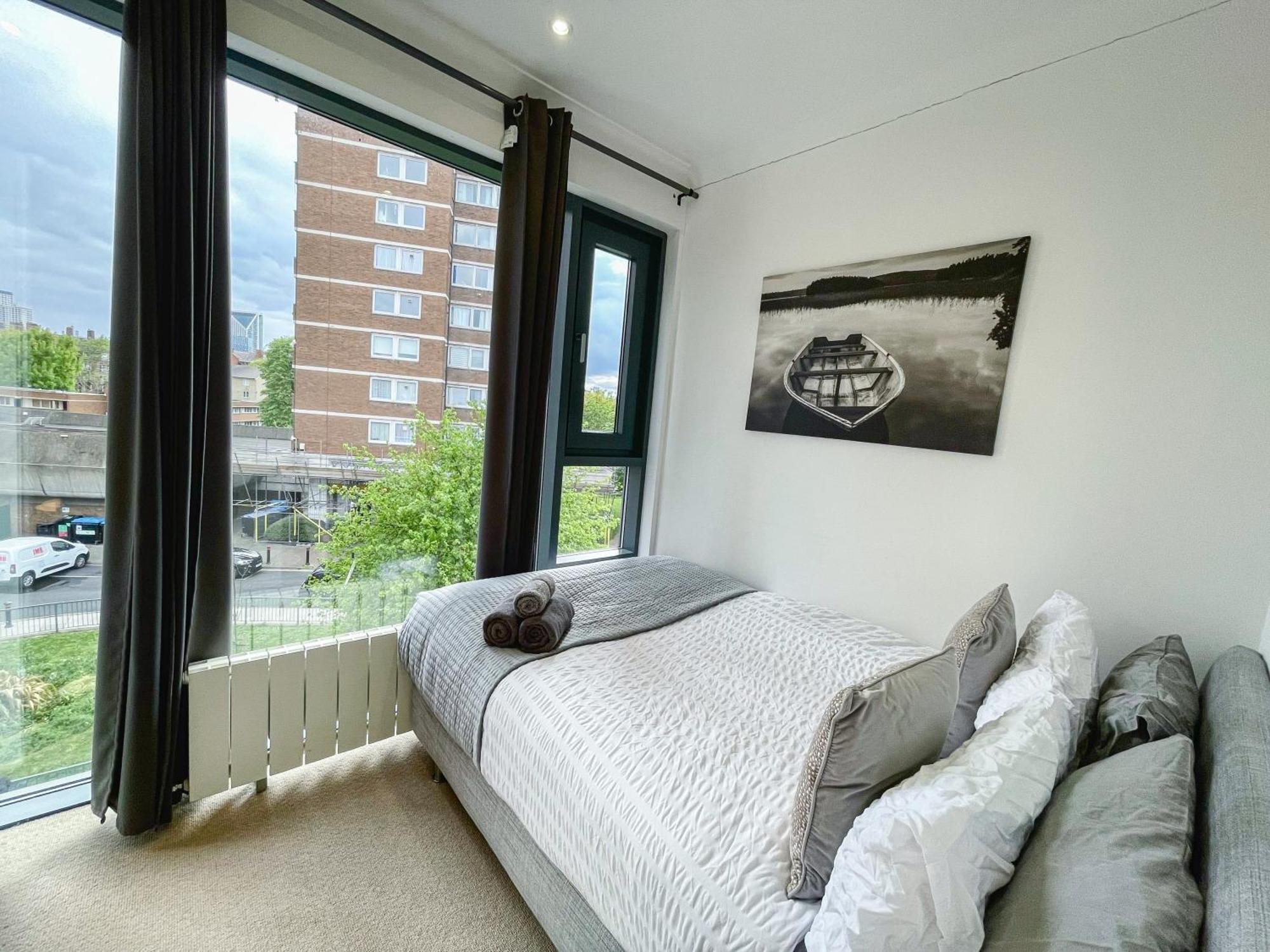 Sleek 3-bedroom Flat With Lift & Wi-fi In Southwark, Borough Near The Shard