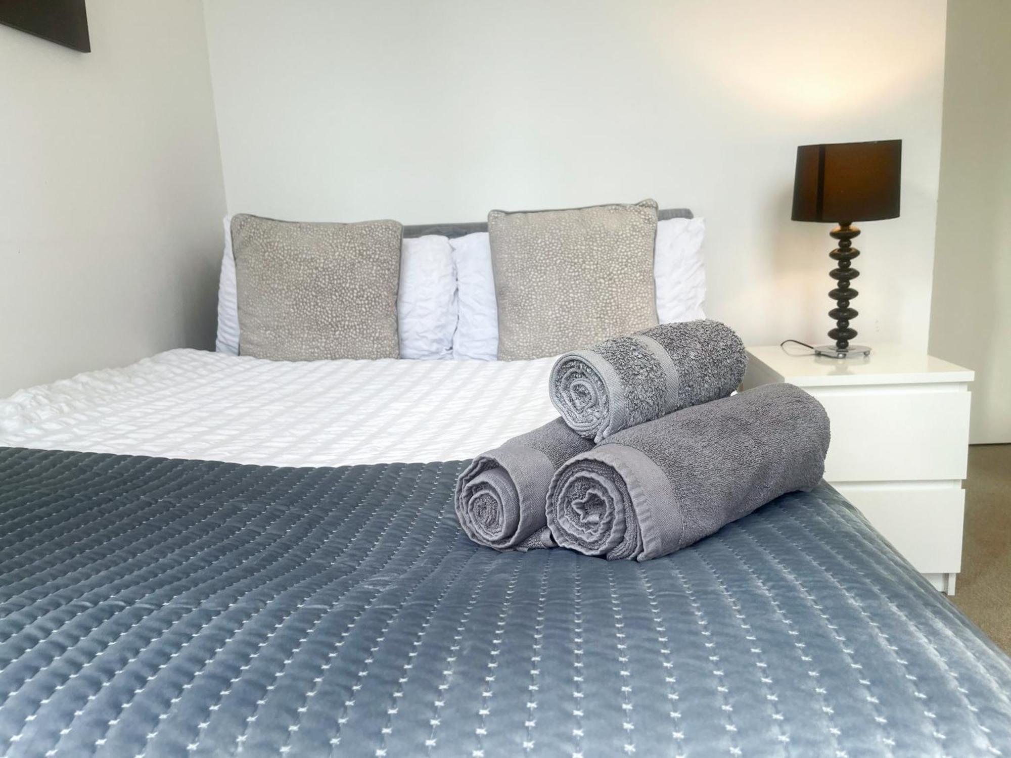 Apartment Sleek 3-bedroom Flat With Lift & Wi-fi In Southwark, Borough Near The Shard London