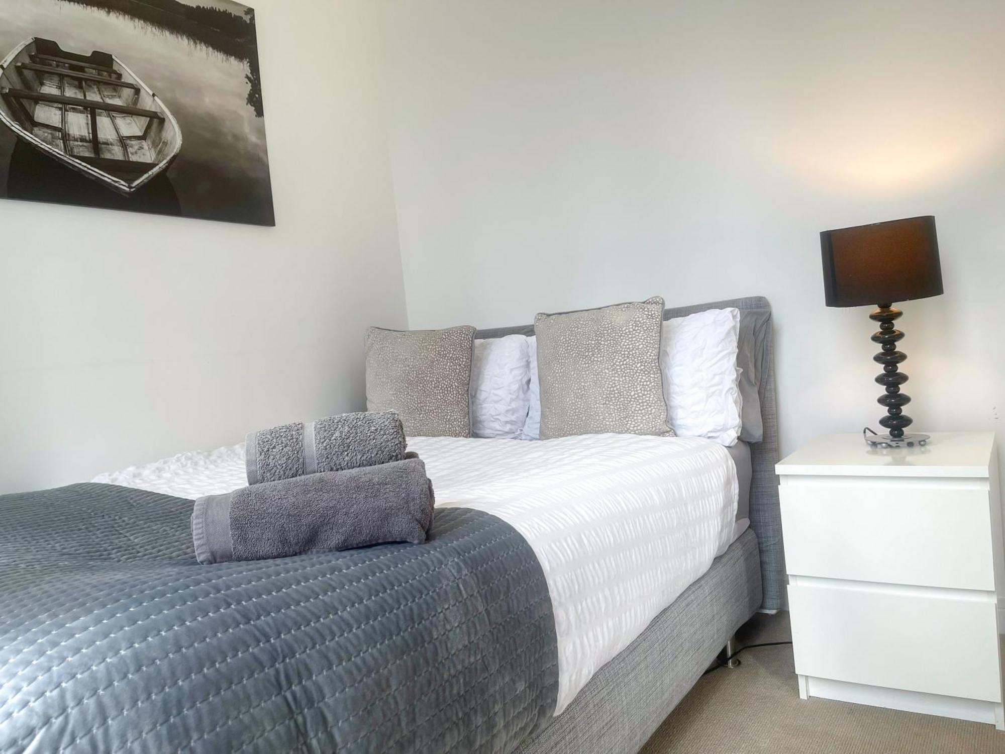 Apartment Sleek 3-bedroom Flat With Lift & Wi-fi In Southwark, Borough Near The Shard London