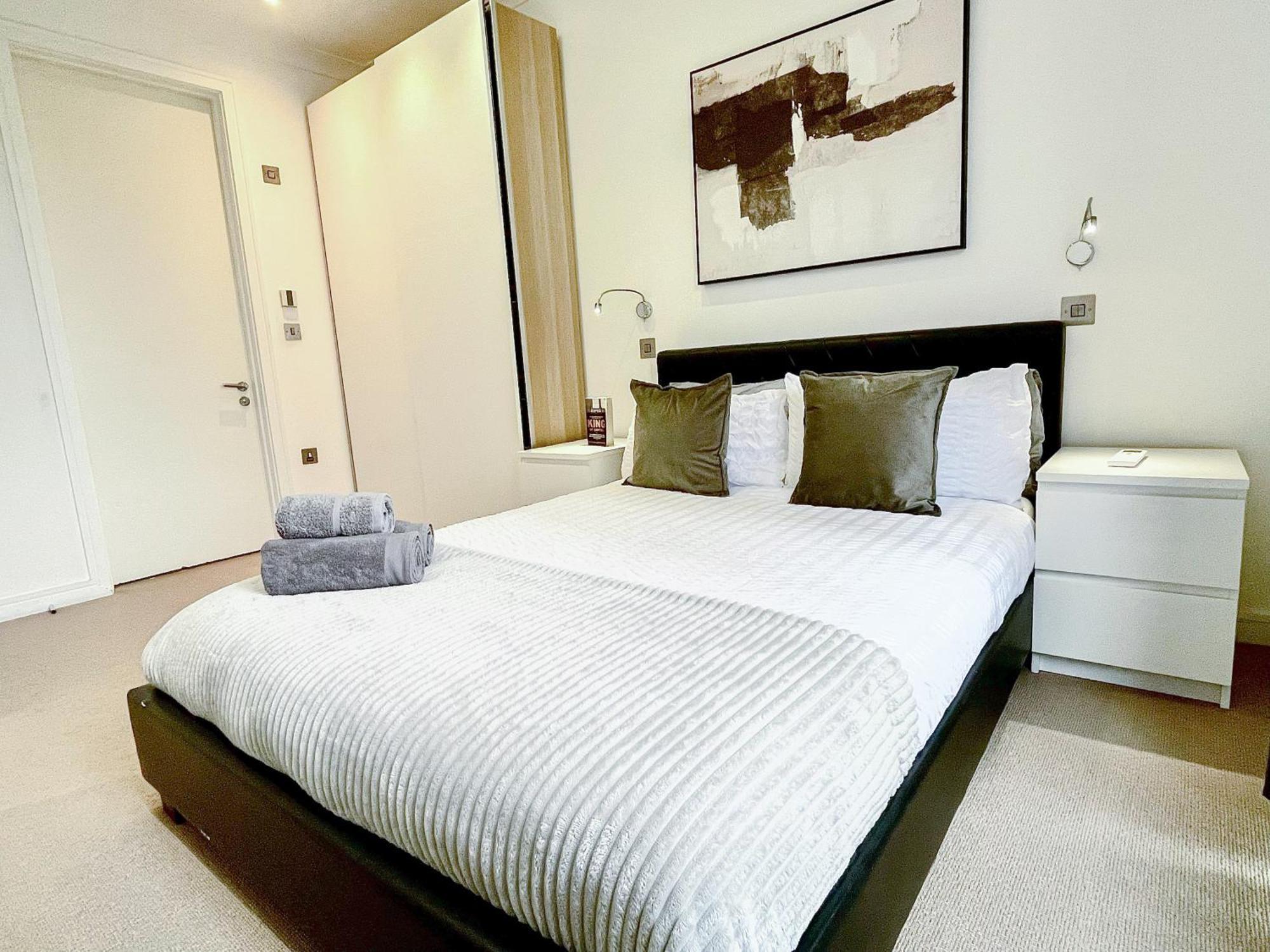 Sleek 3-bedroom Flat With Lift & Wi-fi In Southwark, Borough Near The Shard *