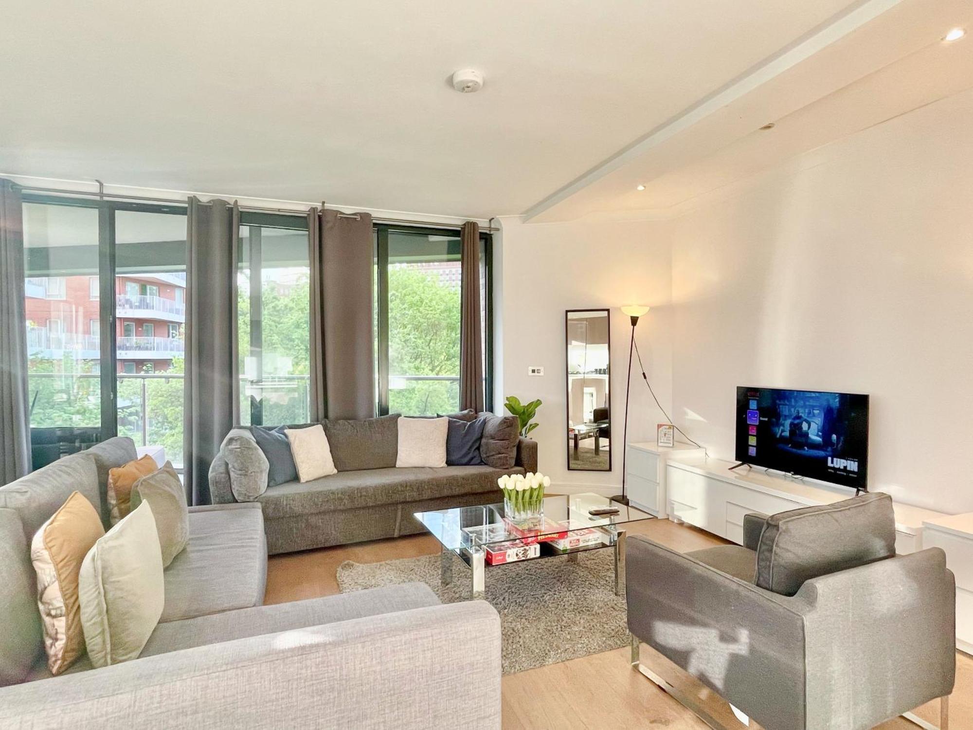 Apartment Sleek 3-bedroom Flat With Lift & Wi-fi In Southwark, Borough Near The Shard